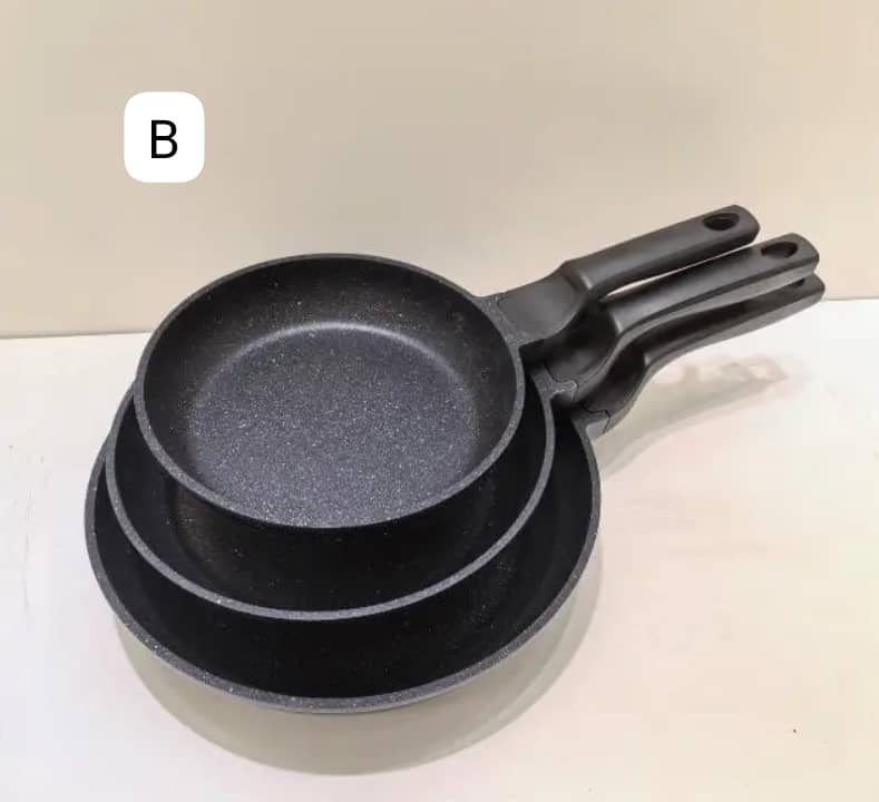 poêle anti adhésive série de 3 pcs , bien lourd, immédiatement disponible 30 cm/ 26 cm/ 22 cm poêle anti adhésive série de 3 pcs , bien lourd, immédiatement disponible 30 cm/ 26 cm/ 22 cm