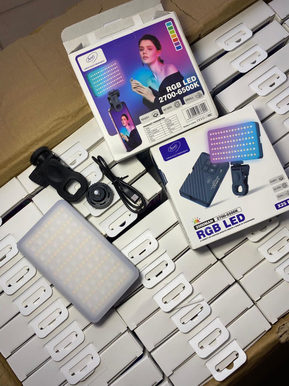 lumière led clip multicolore – rechargeable et réglable pour pc, smartphone et appareil photo lumière led clip multicolore – rechargeable et réglable pour pc, smartphone et appareil photo