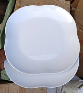 Grande assiette en mélamine modèle A116 – Robuste, légère et élégante